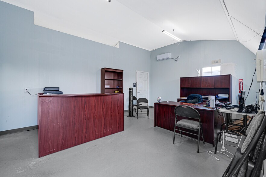 More Photos Of 721 Pasadena Fwy, Pasadena Industrial For Sale