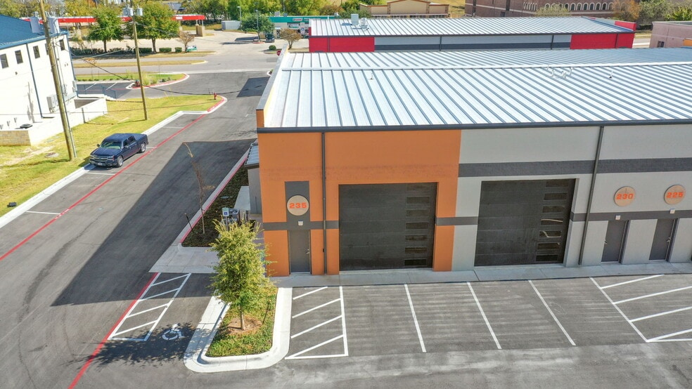 More Photos Of 2100 Double Creek Dr, Round Rock Warehouse For Lease