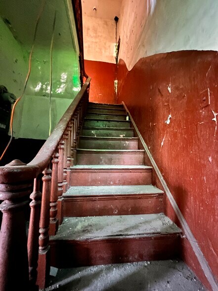 More Photos Of 422 W McMicken Ave, Cincinnati Apartments For Sale