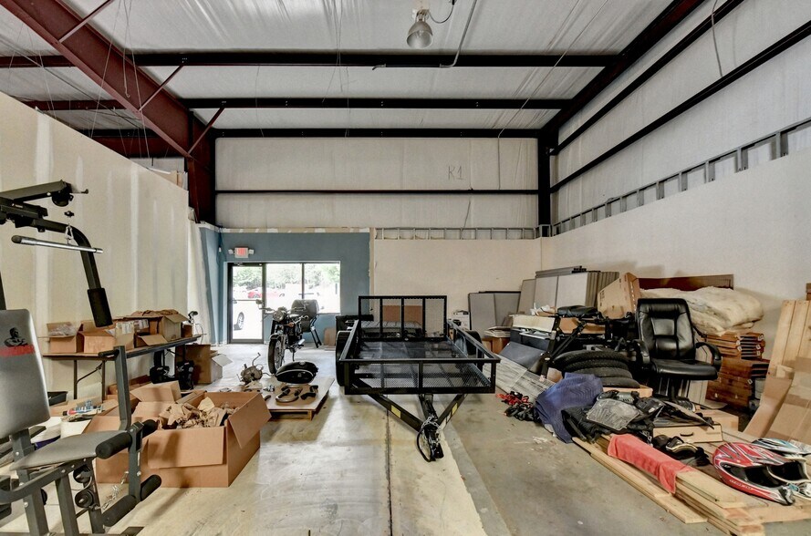 More Photos Of 4325 Creek Park Dr, Suwanee Light Distribution For Sale