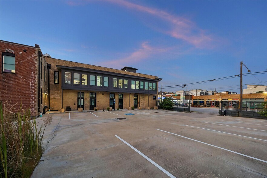 More Photos Of 1719 Houston Ave, Houston Office For Sale