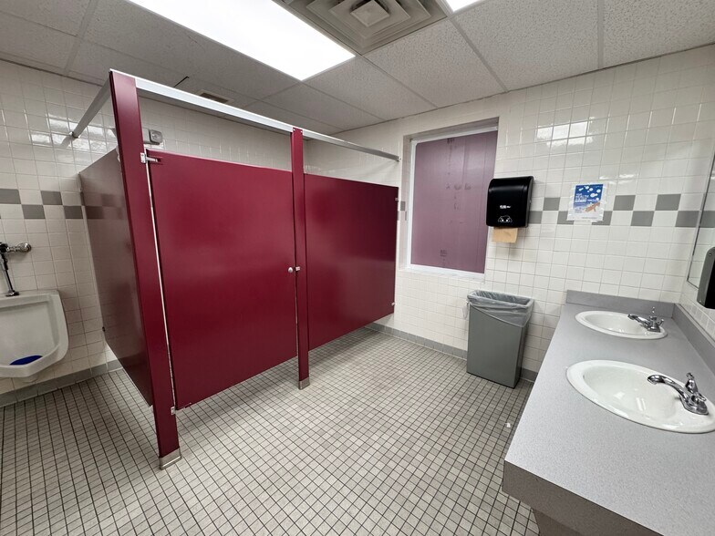 More Photos Of 10 Russell Rd, Albany Office For Sale