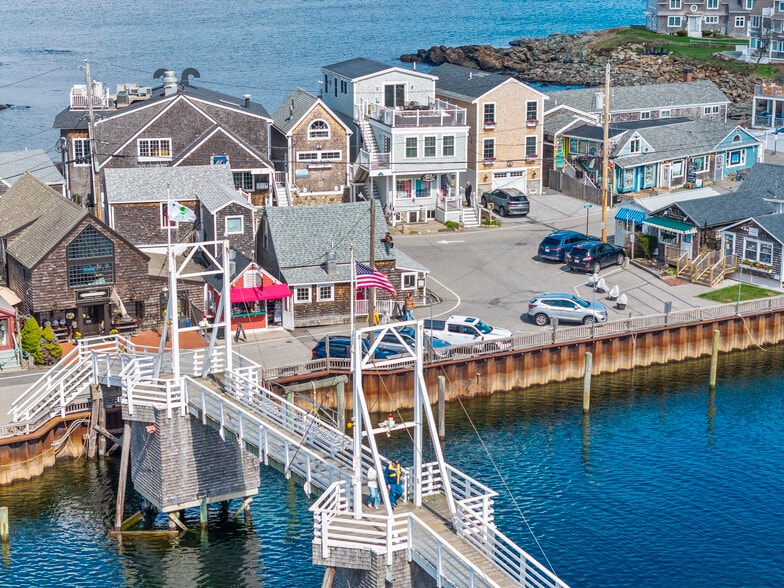 Primary Photo Of 113 113, 115 & 117 Perkins Cove, Ogunquit General Retail For Sale
