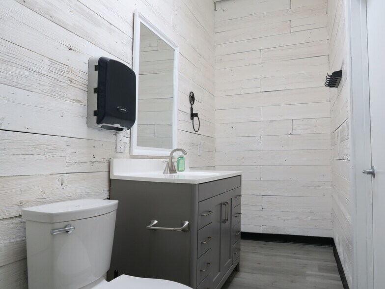 More Photos Of 5707 Schumacher Ln, Houston Auto Dealership For Lease