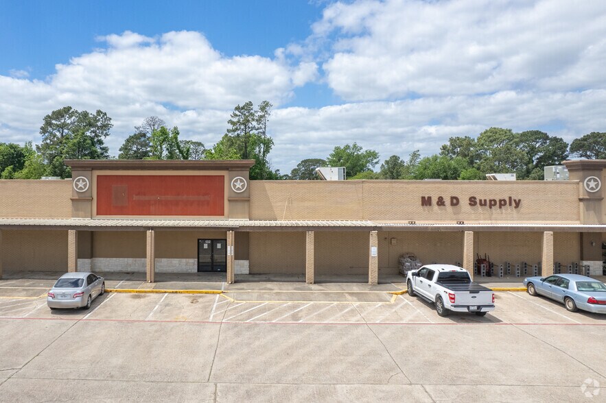More Photos Of 142 S Main St, Lumberton General Retail For Lease