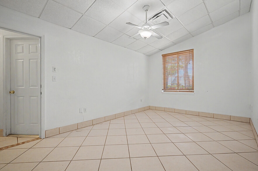 More Photos Of 2160 Laurence Dr, Clearwater Office For Sale