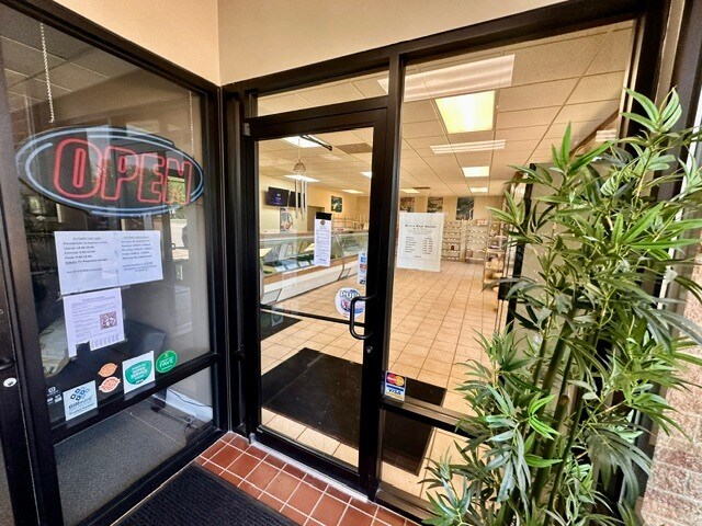 More Photos Of 34900 Lake Shore Blvd, Eastlake General Retail For Lease
