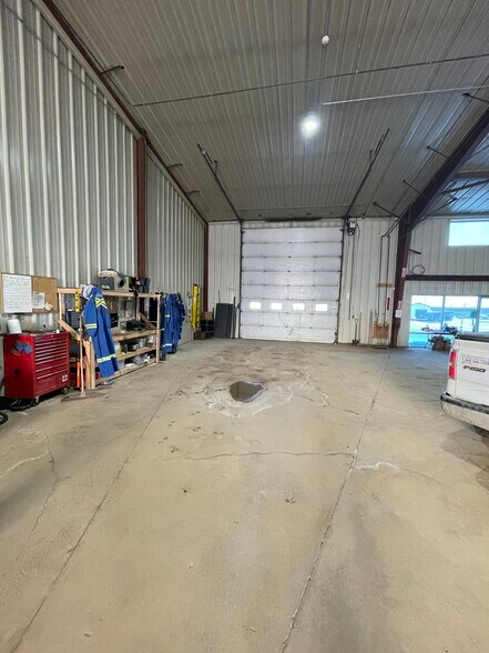 More Photos Of 145 MacMillan Rd, Fort McMurray Flex For Lease