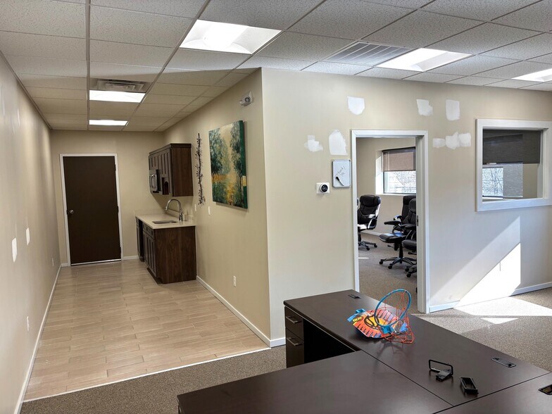 More Photos Of 119 Hawley Rd, Oxford Warehouse For Lease