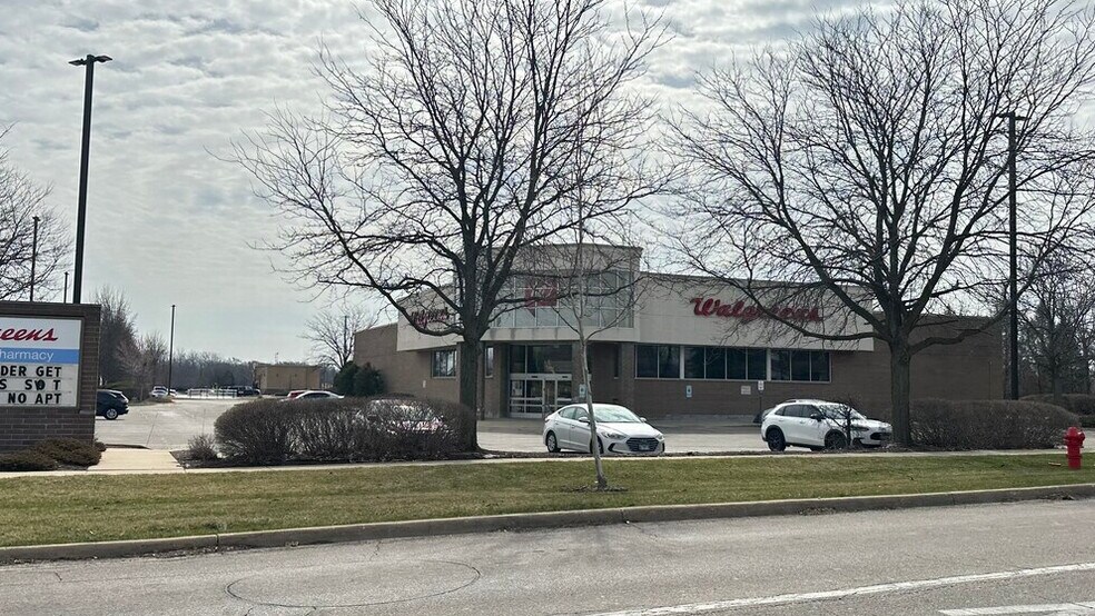 More Photos Of 1301 E Algonquin Rd, Algonquin Drugstore For Sale