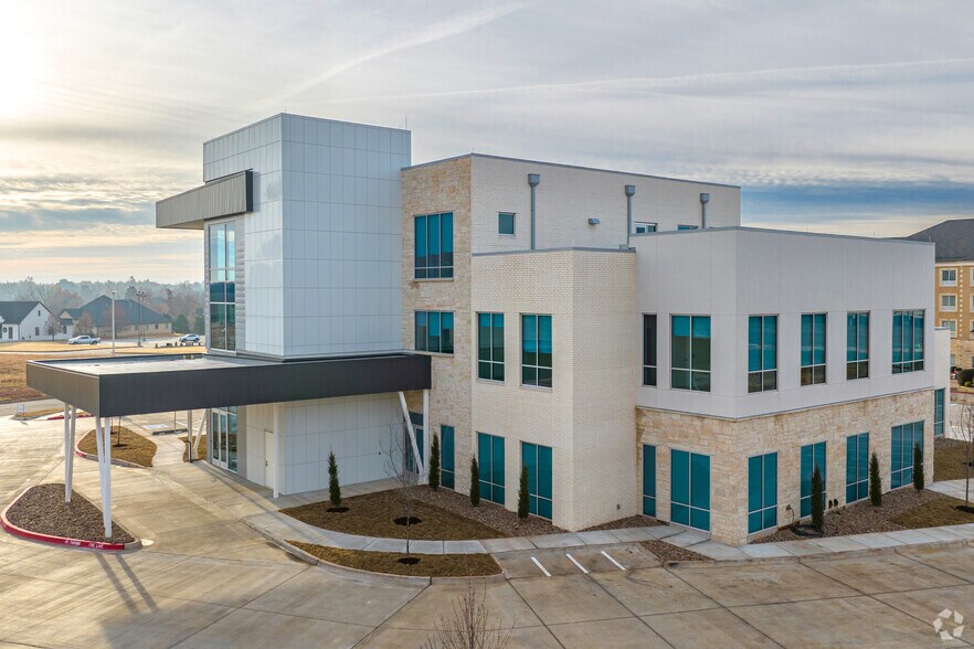 More Photos Of 13601 W Memorial Park Dr, Oklahoma City Medical For Lease