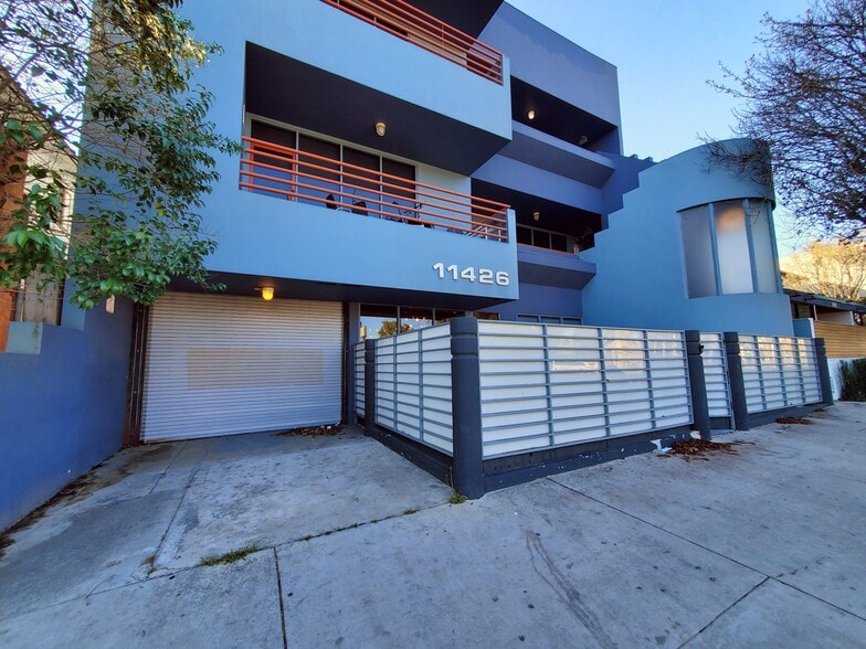 More Photos Of 11426 Ventura Blvd, Studio City Loft Creative Space For Lease