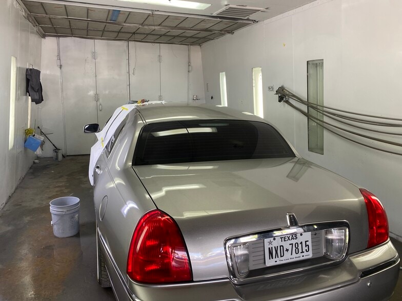 More Photos Of 3916 W Ledbetter Dr, Dallas Auto Repair For Sale