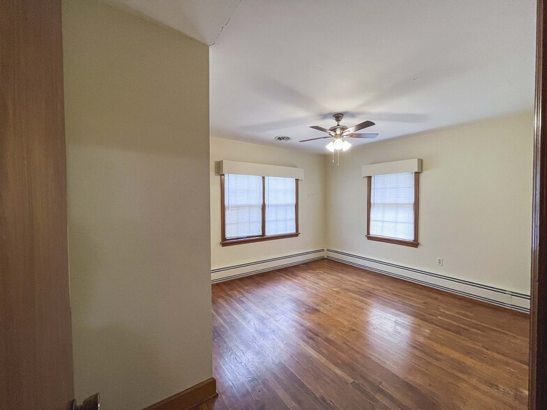 More Photos Of 1001 E Lynchburg Salem Tpke, Bedford Office For Sale