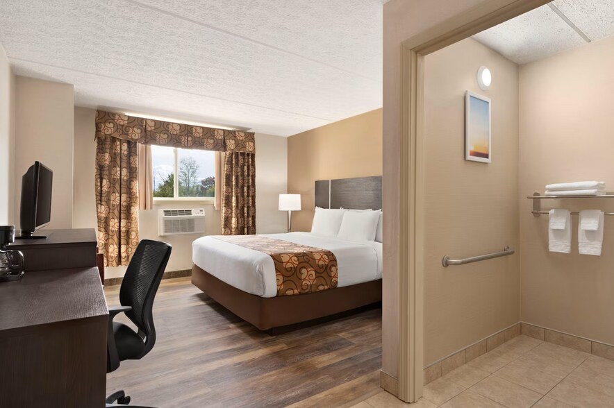 More Photos Of 461 Maine Mall Rd, South Portland Hotel For Sale