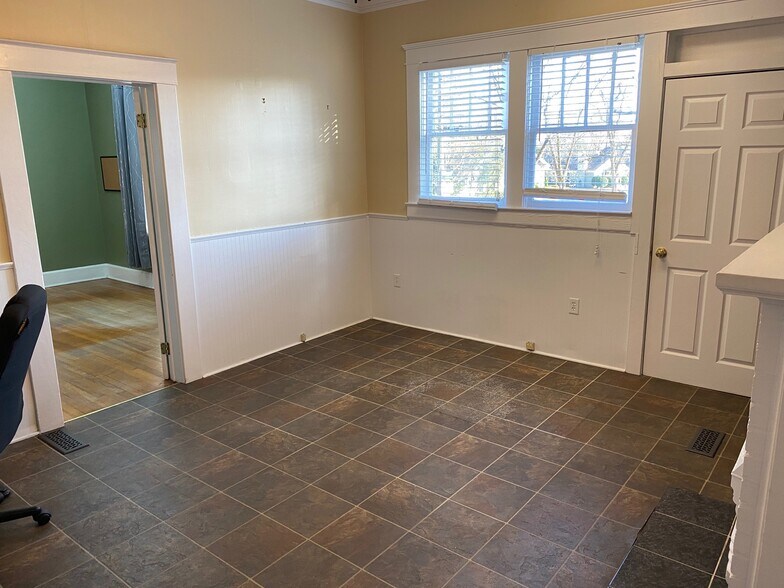 More Photos Of 1302 Main Ave, Northport Office For Lease