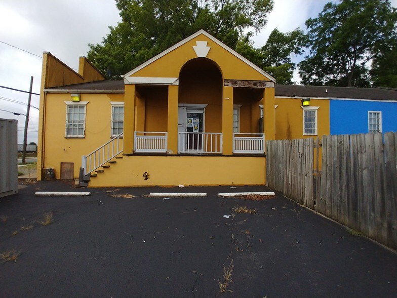 More Photos Of 1725 N Tryon St N, Charlotte Freestanding For Sale