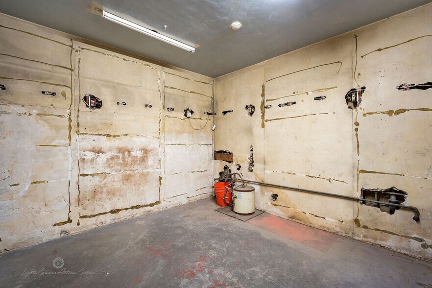 More Photos Of 200 E 19th St, Bakersfield Manufacturing For Sale