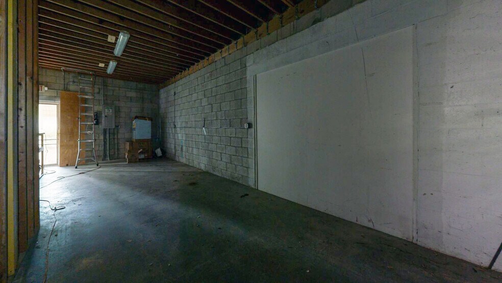 More Photos Of 461 Forrest Ave, Cocoa Warehouse For Lease