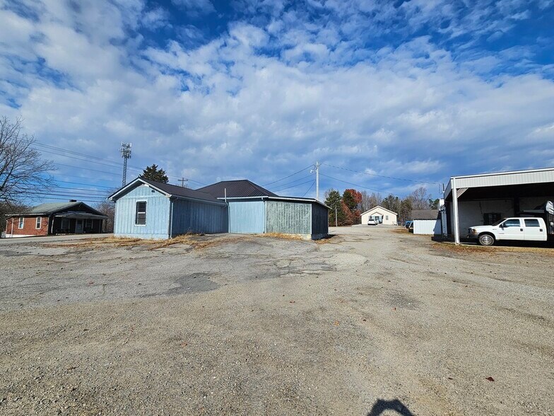 More Photos Of 2690 Old Richmond Road, Danville Office For Sale