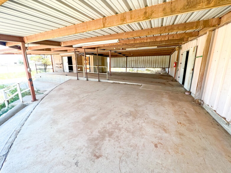 More Photos Of 1409 E Highway 350, Big Spring Industrial For Sale