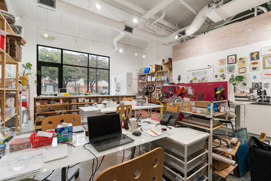 More Photos Of 1800 E 4th St, Austin Office Residential For Lease