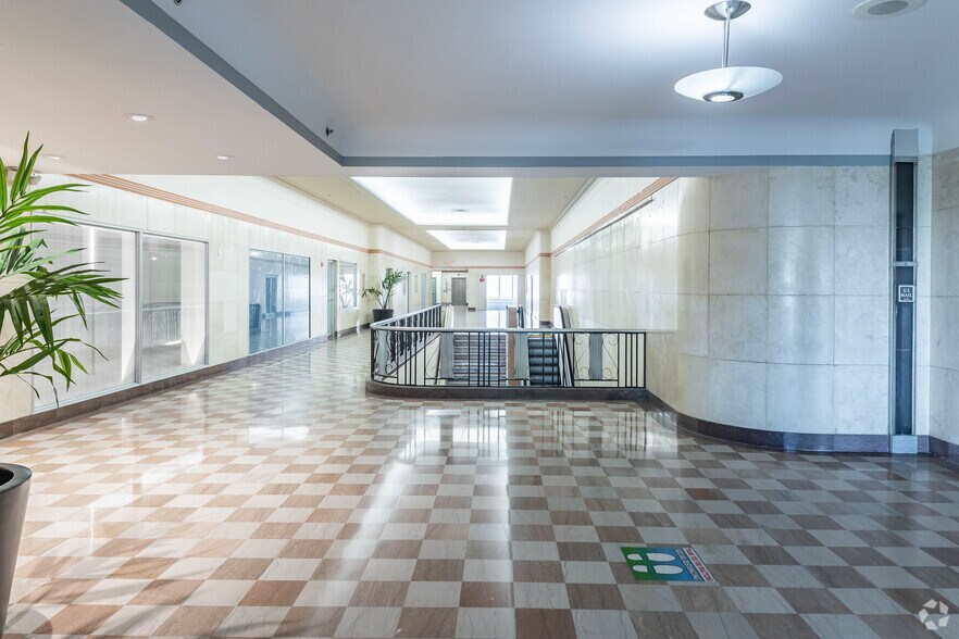 More Photos Of 420 Lincoln Rd, Miami Beach Loft Creative Space For Lease