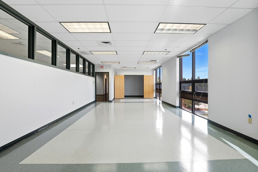 More Photos Of 25 Manchester St, Merrimack Loft Creative Space For Lease