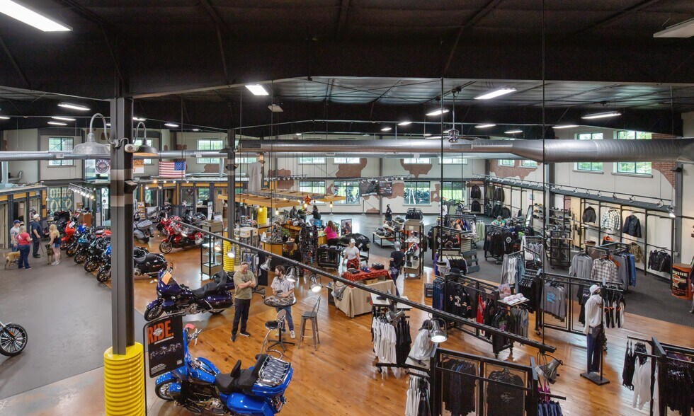 More Photos Of 24 S Rolling Meadows Dr, Fond Du Lac Auto Dealership For Sale