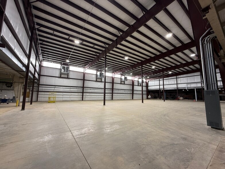 More Photos Of 210 E Lukken Industrial Dr, Lagrange Manufacturing For Lease