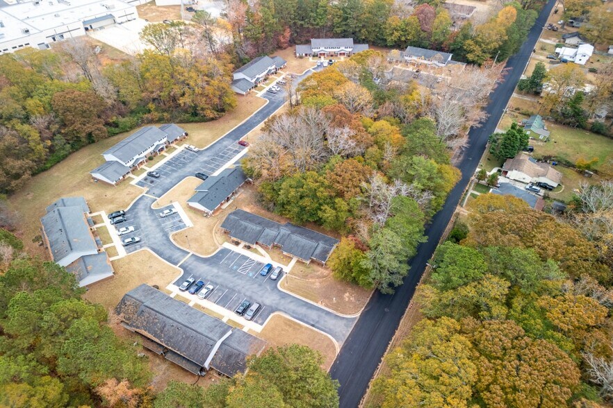 More Photos Of 82 Berry Dr, Newnan Apartments For Sale