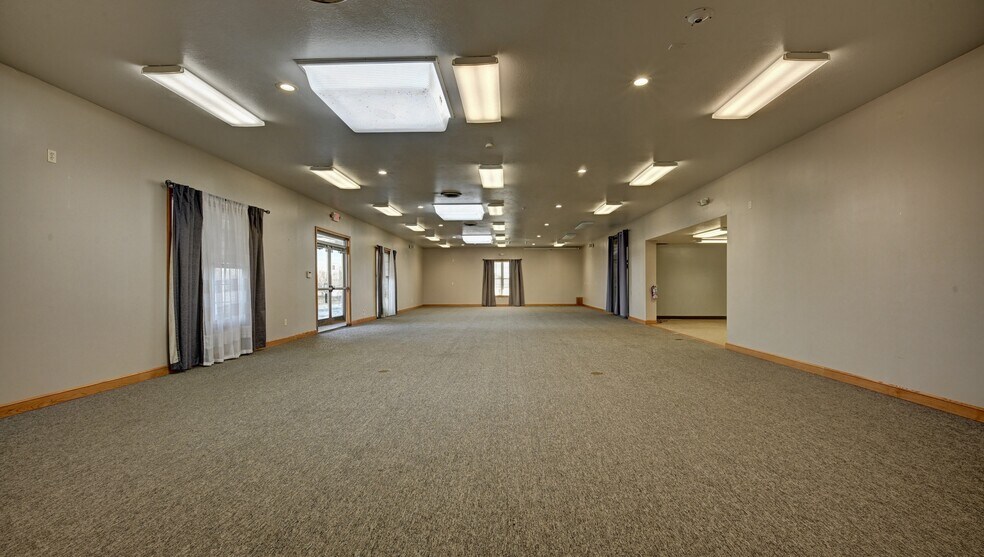More Photos Of 14278 Lincoln Way E, Dalton Freestanding For Lease
