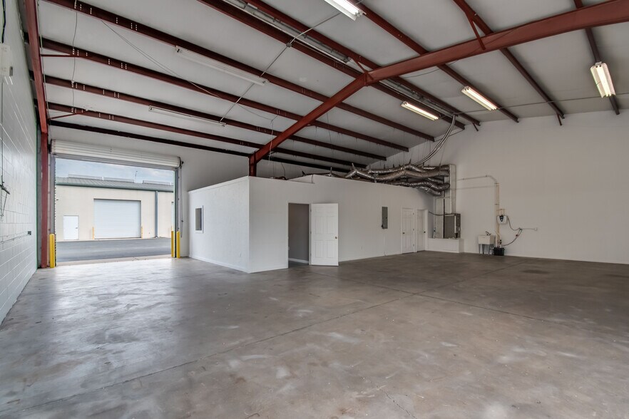 More Photos Of 2200 NE 36th Ave, Ocala Warehouse For Lease