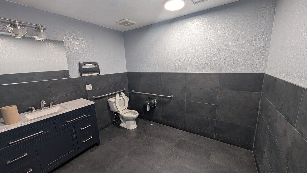 More Photos Of 201 E Grand Ave, Escondido Storefront Retail Office For Sale