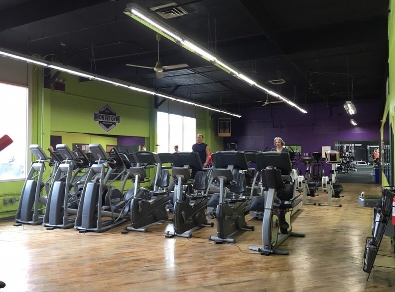 More Photos Of 105 Warwick St, Lititz Freestanding For Sale