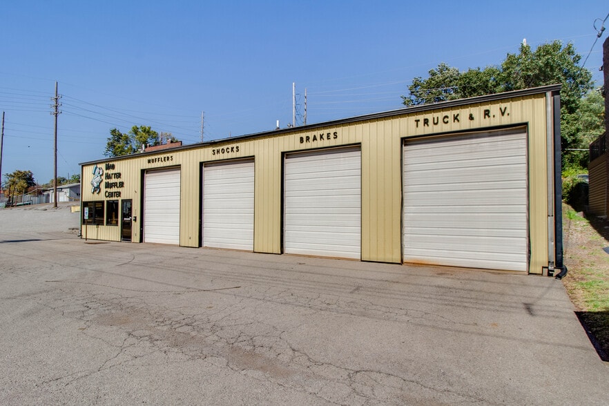 More Photos Of 808 E Broadway, Alton Specialty For Sale