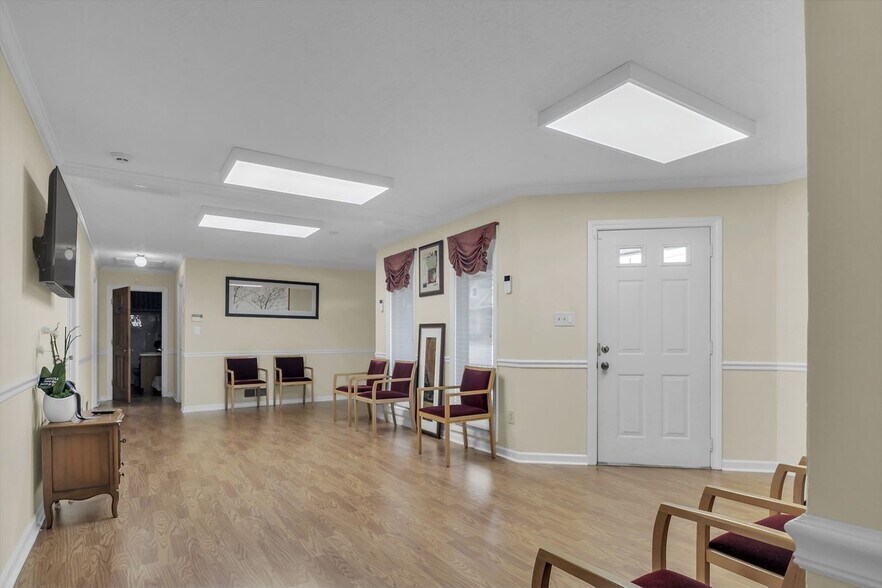 More Photos Of 1281-1283 Parker Rd SE, Conyers Office For Sale