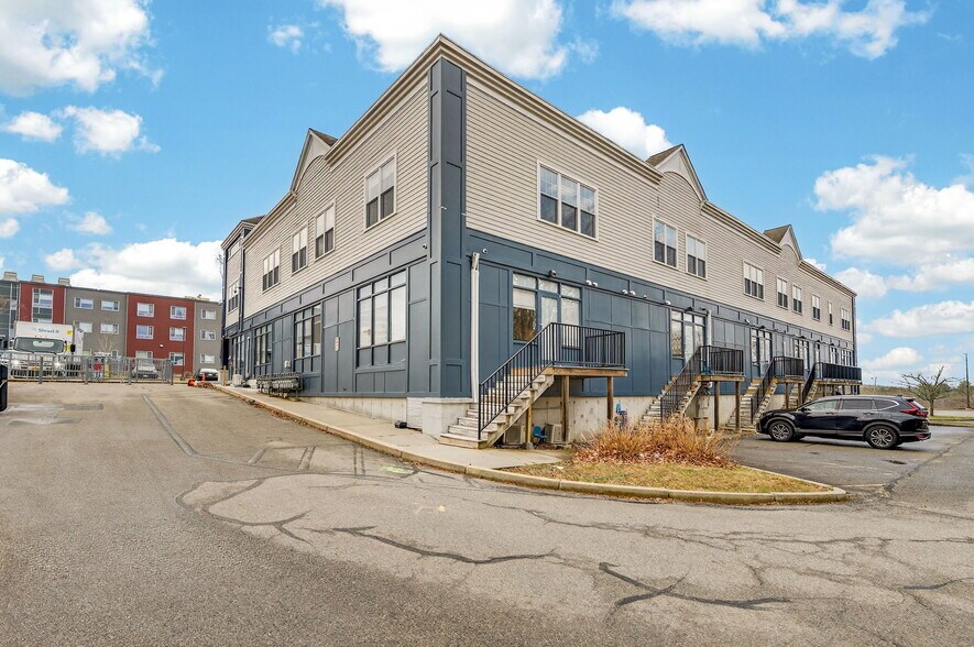 More Photos Of 140 N Franklin St, Holbrook Office For Sale