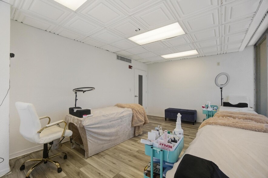 More Photos Of 1720 Harrison St, Hollywood Office Residential For Lease