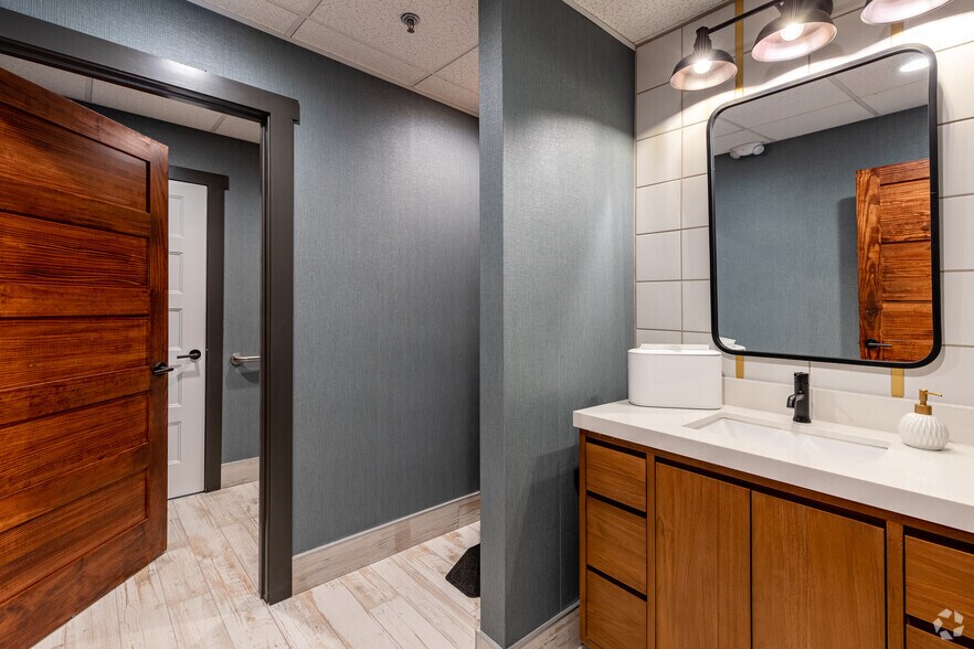 More Photos Of 284 S Main St, Alpharetta Unknown For Lease