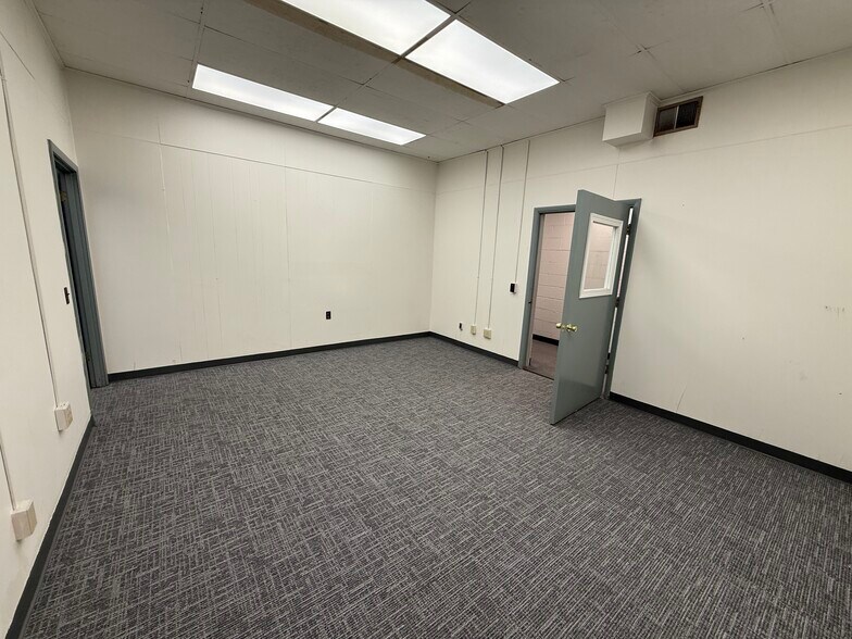 More Photos Of 630 Market St, Steubenville Office For Sale