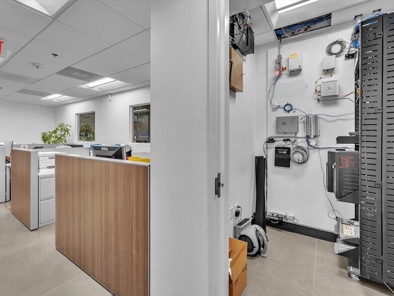 More Photos Of 10855 NW 27th St, Doral Warehouse For Lease