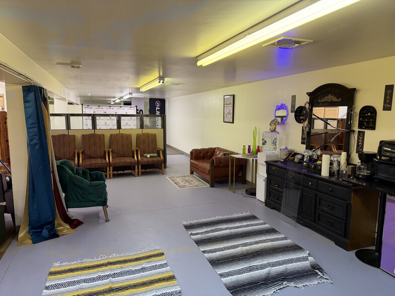 More Photos Of 73 Canal St, Millbury Showroom For Lease