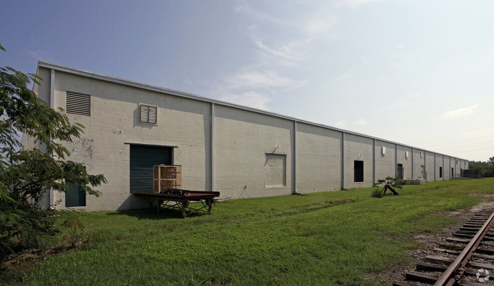 More Photos Of 5901-5921 Thurston Ave, Virginia Beach Warehouse For Lease
