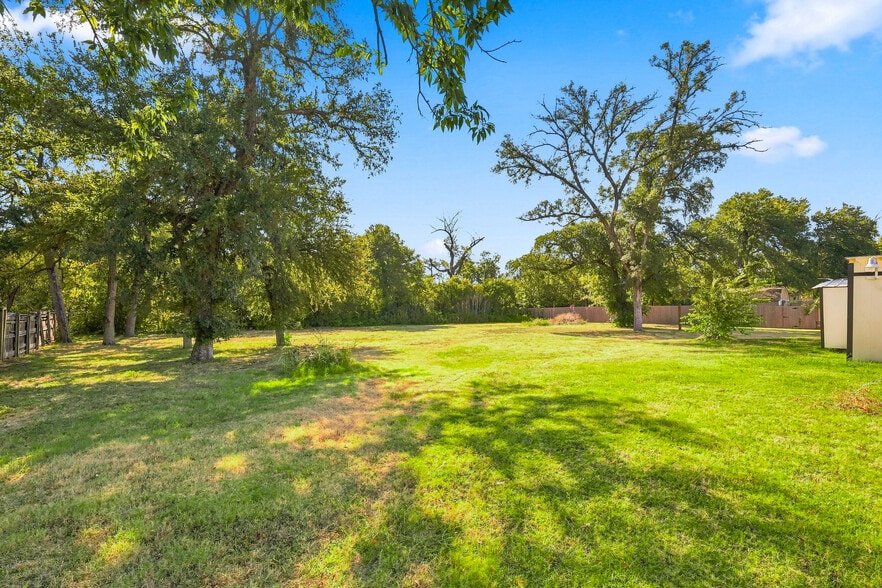 More Photos Of 3508 Shawnee Trl, Fort Worth General Retail For Sale