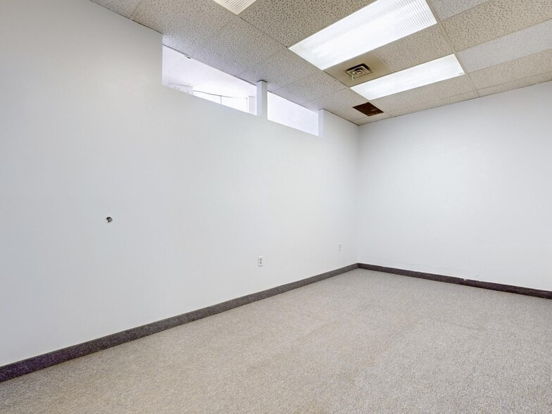 More Photos Of 1291 Matheson Blvd E, Mississauga Warehouse For Sale