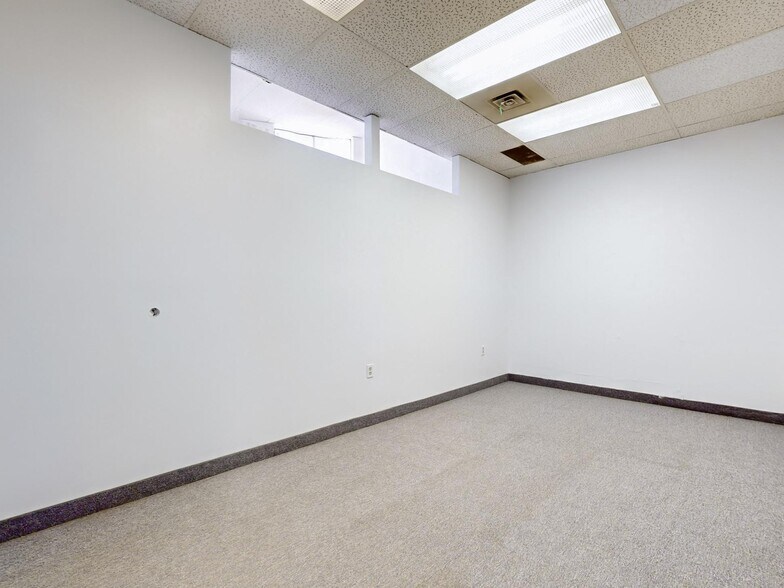 More Photos Of 1291 Matheson Blvd E, Mississauga Warehouse For Sale