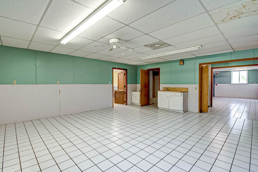 More Photos Of 3019 Dickinson Ave, Dickinson Freestanding For Sale