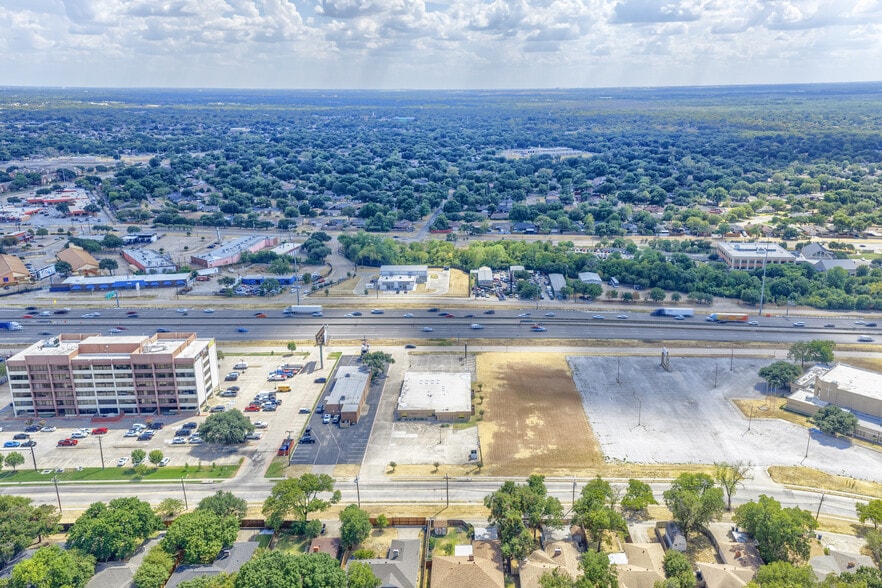 More Photos Of 8001 E R L Thornton Fwy, Dallas Office For Lease