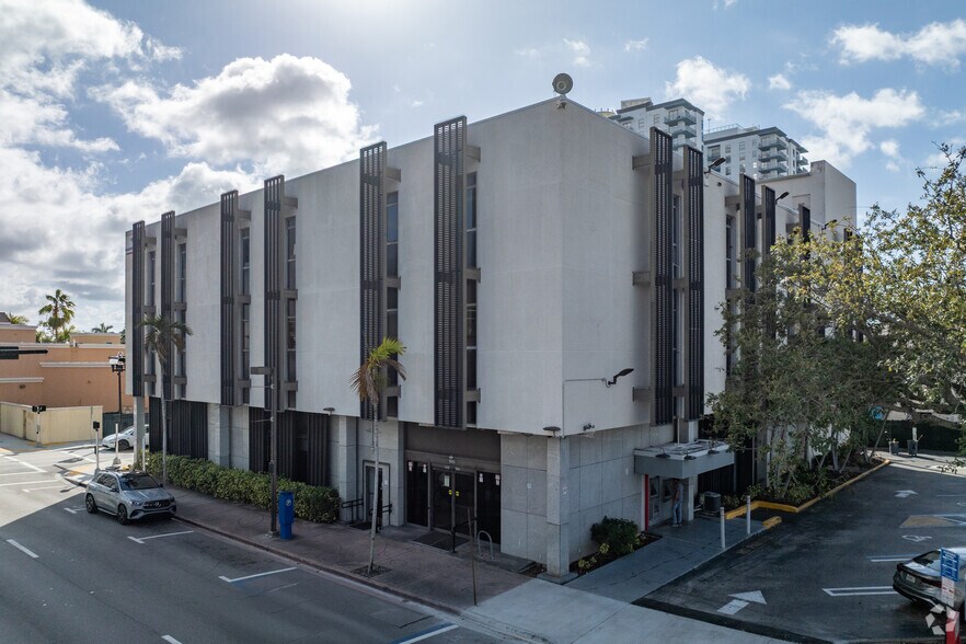 More Photos Of 1900 Tyler St, Hollywood Office For Lease